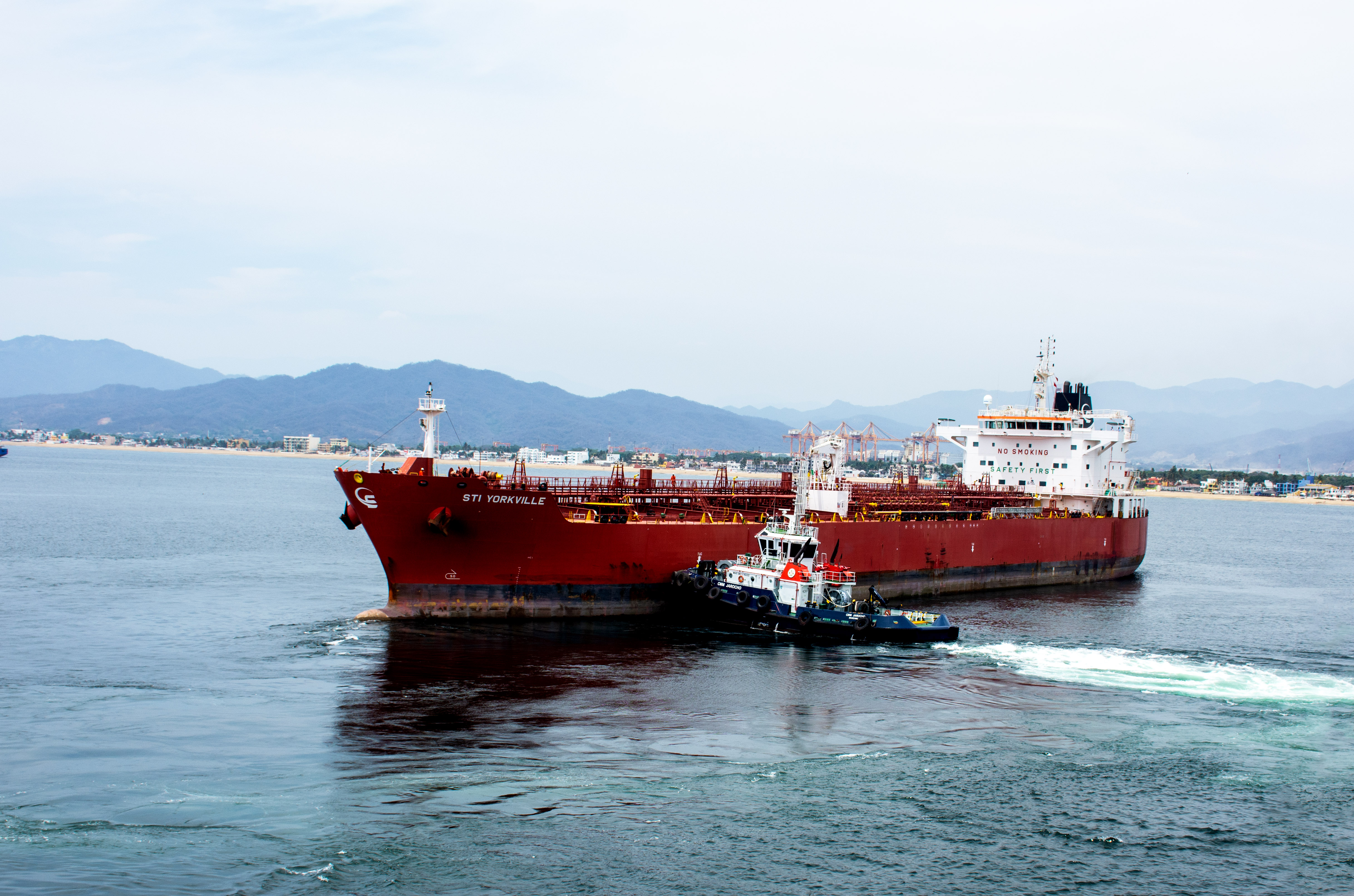 Manazanillo, Ships-in-Port