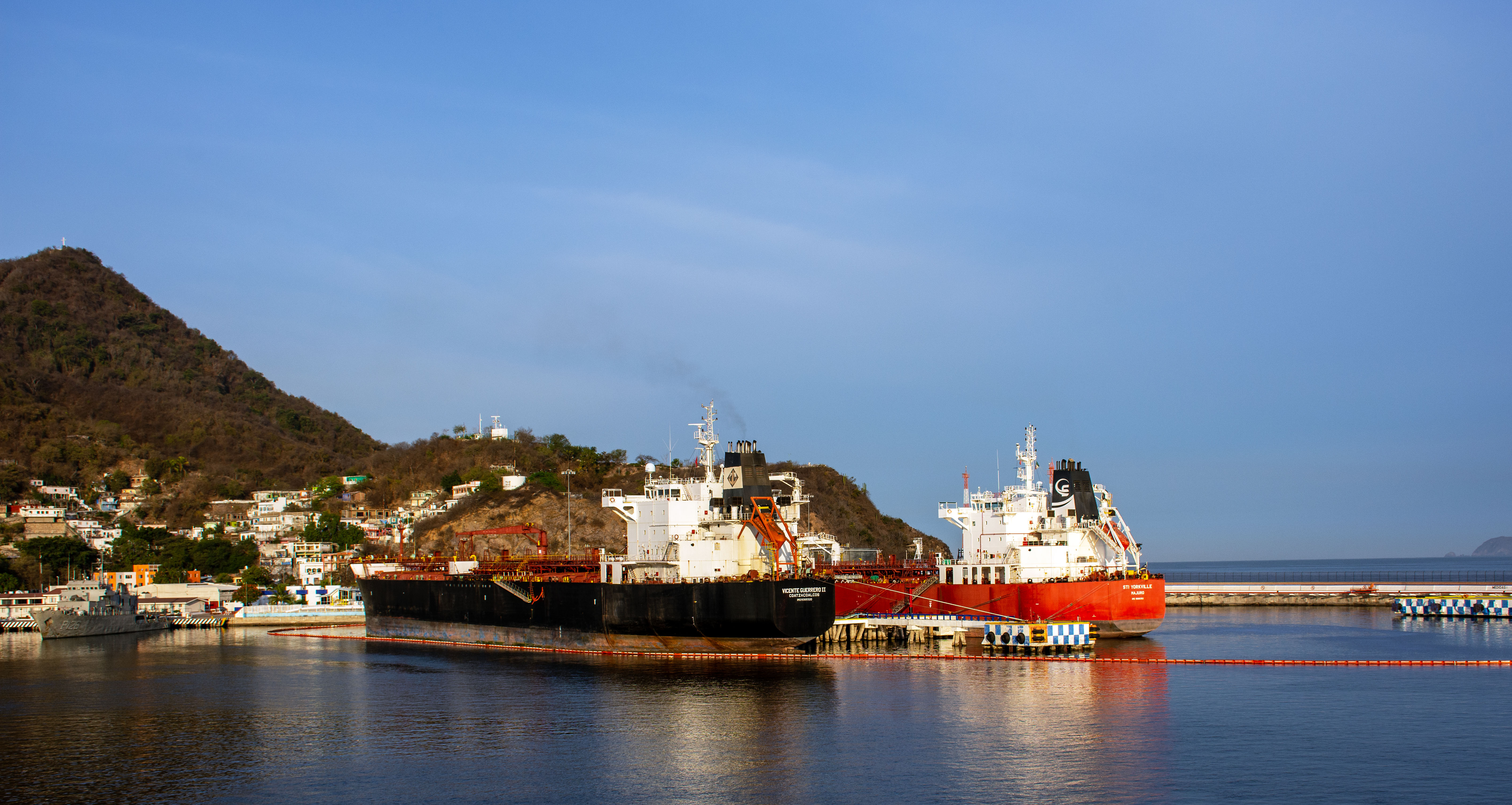 Manazanillo, Ships-in-Port